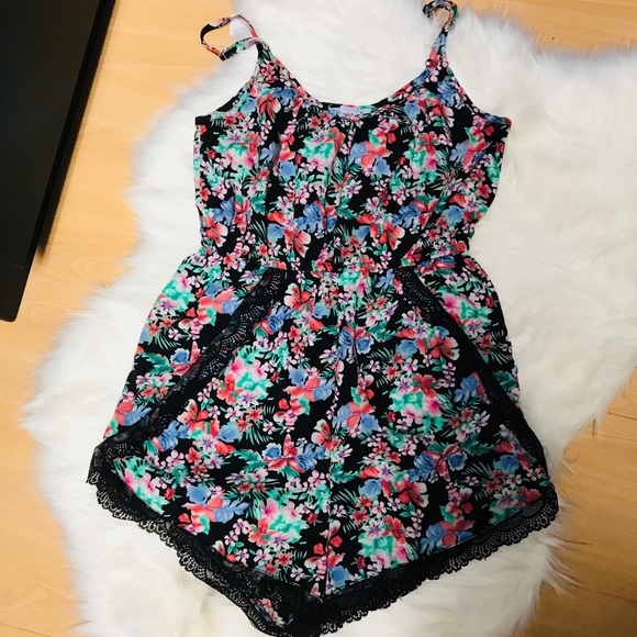 Dresses & Skirts - 😻 (New Pic) Floral Print with Lace Trim Romper